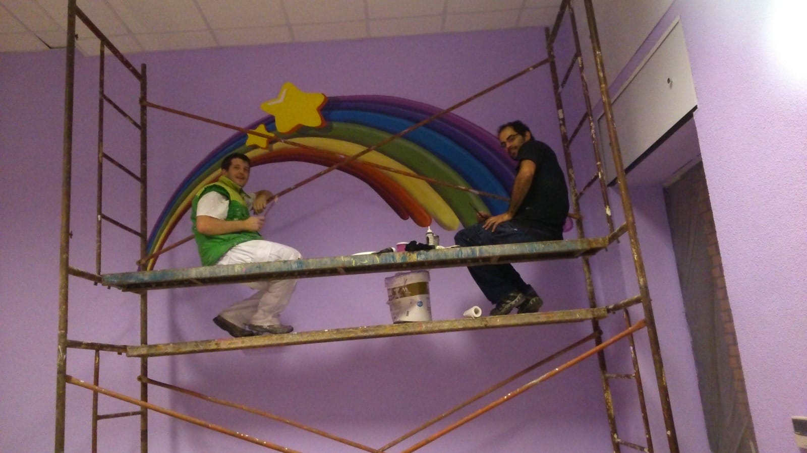 Arcoiris pintado por Asier Artieda Pintor en Pamplona